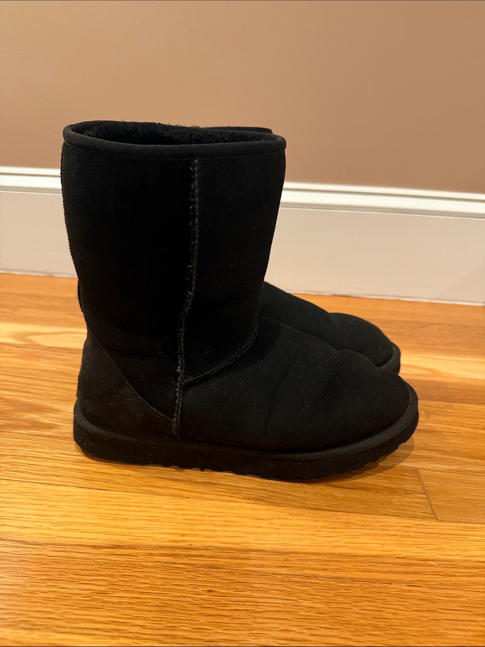 UGG Black Classic Short Suede Boots | Women’s Size 10